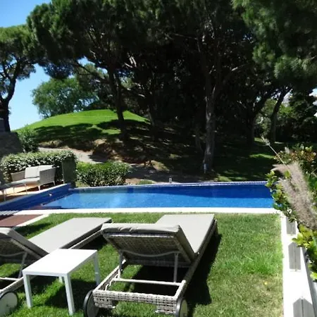 Com 3 Quartos E Piscina Nyaraló *