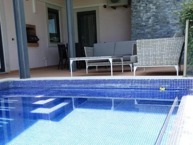 Com 3 Quartos E Piscina Dom wakacyjny *
