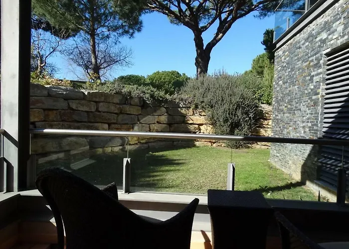 Com 3 Quartos E Piscina * Vale do Lobo