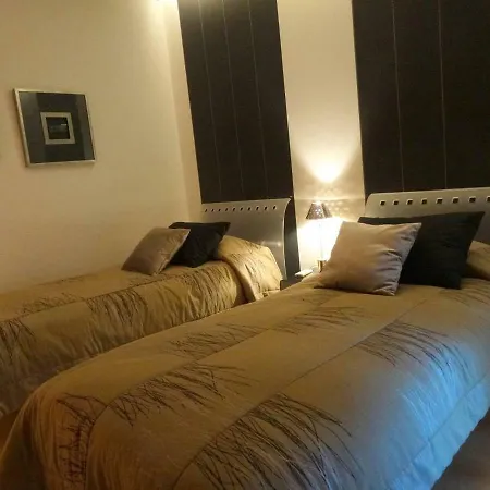 Com 3 Quartos E Piscina Holiday home *