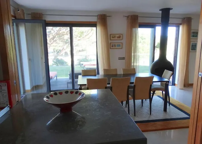 Com 3 Quartos E Piscina *